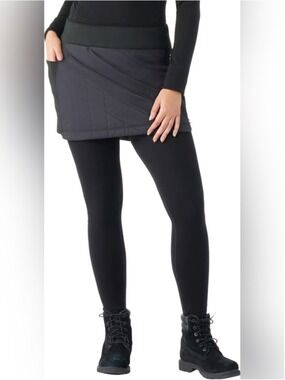 NWT SMARTWOOL
Smartloft Skirt in black size XL